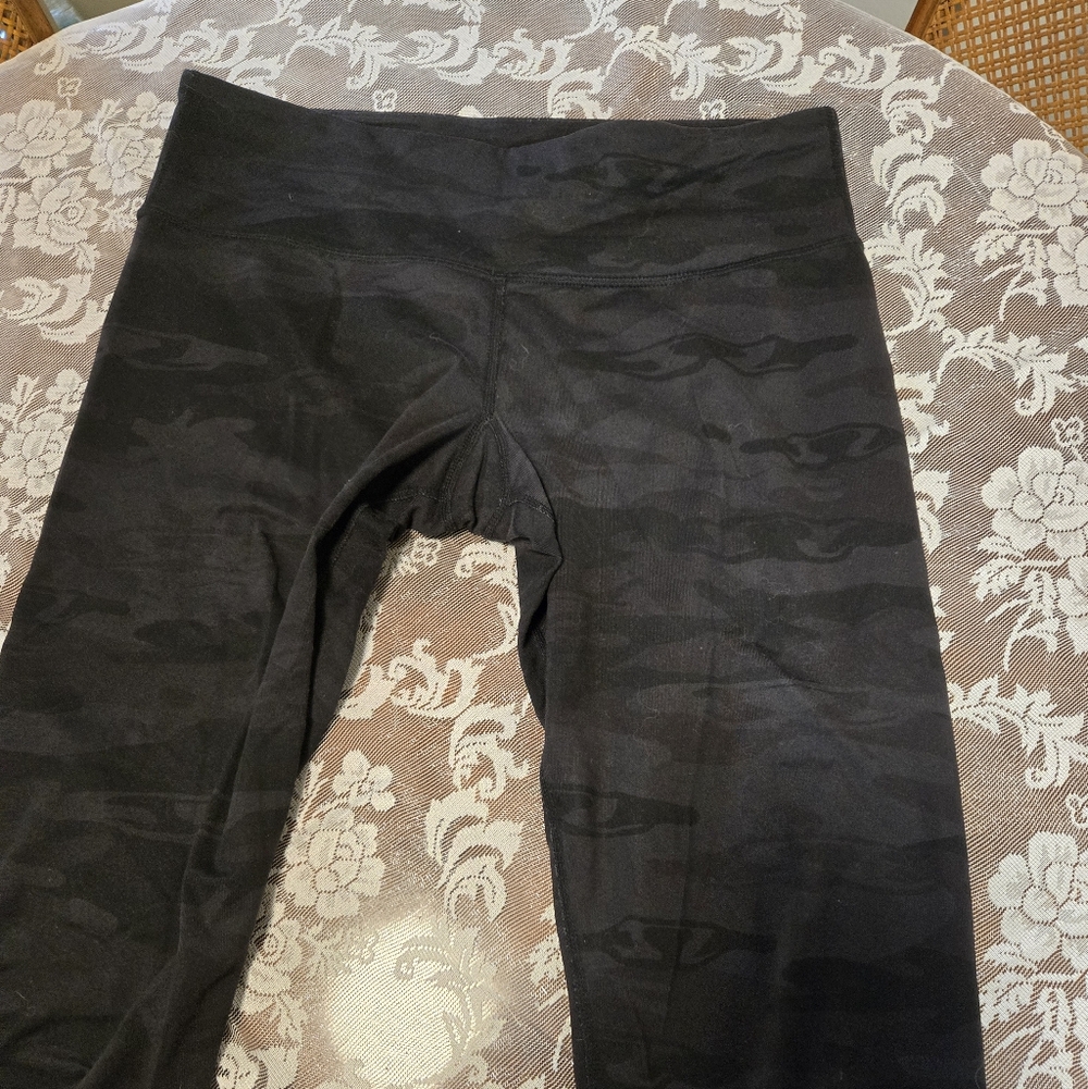 Lululemon Black Camo Crop